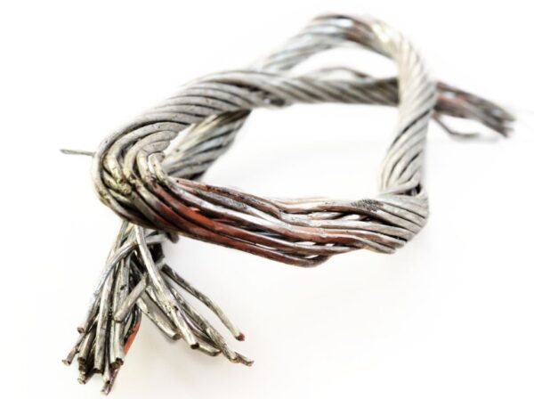 Aluminium wire (oxidation layer is acceptable)